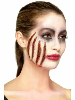 Latex Claw Wound Prosthetic -CarnavalKast Winkel 600x800 3793