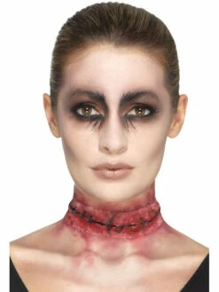 Latex Stitched Neck Scar Prosthetic -CarnavalKast Winkel 600x800 768