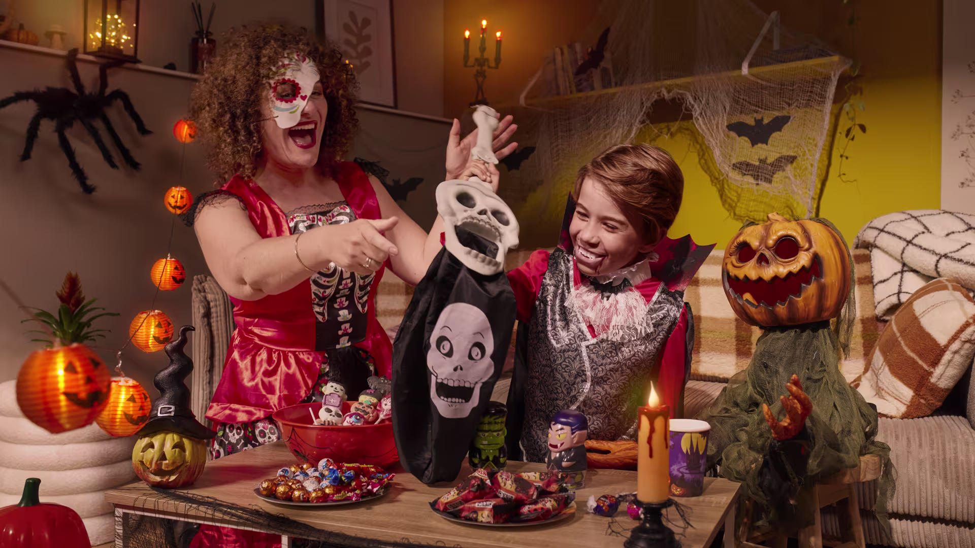 Voorkant -CarnavalKast Winkel Autumn Food Drink SeasonalFood Drink HalloweenClothingCandy 2024 nfwbuu